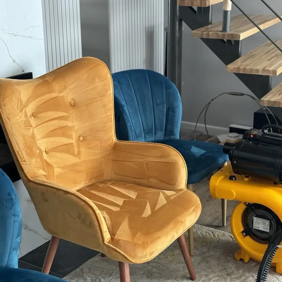 Deep Clean tīrīšanas darbu piemērs — atpūtas krēslu ķīmiskā tīrīšana