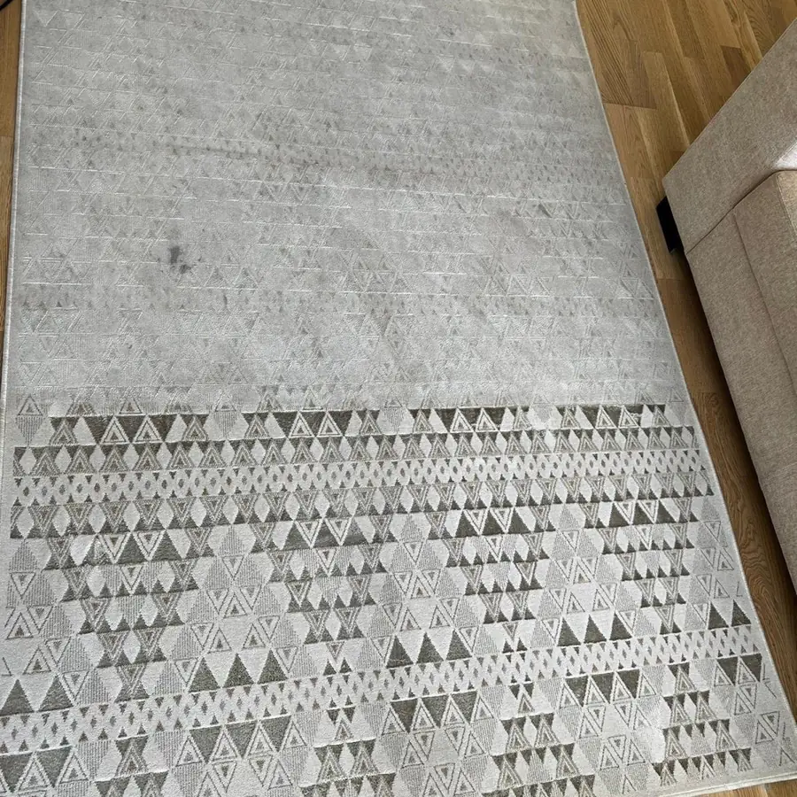 Deep Clean tīrīšanas darbu piemērs — paklāju tīrīšana