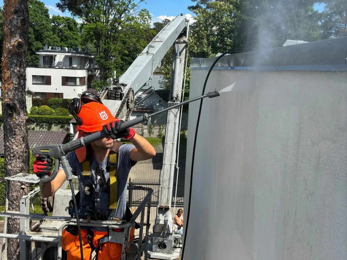 Deep Clean darbu piemērs — tīrīšana ar augstu spiedienu