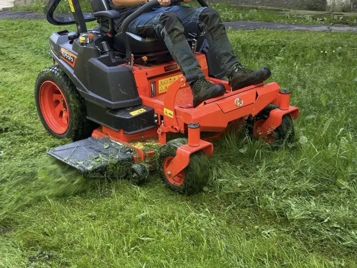 Deep Clean darbu piemērs — zāles pļaušana